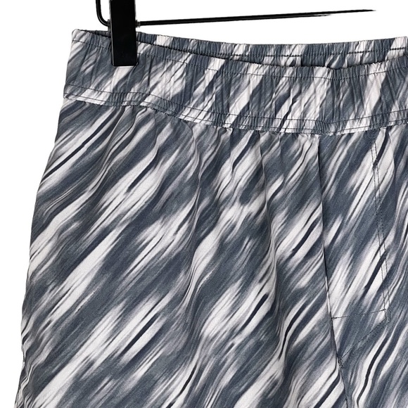 Peloton Turin Shorts Mens Medium Abstract Print Elastic Waist Lined Training Gym - Picture 2 of 13